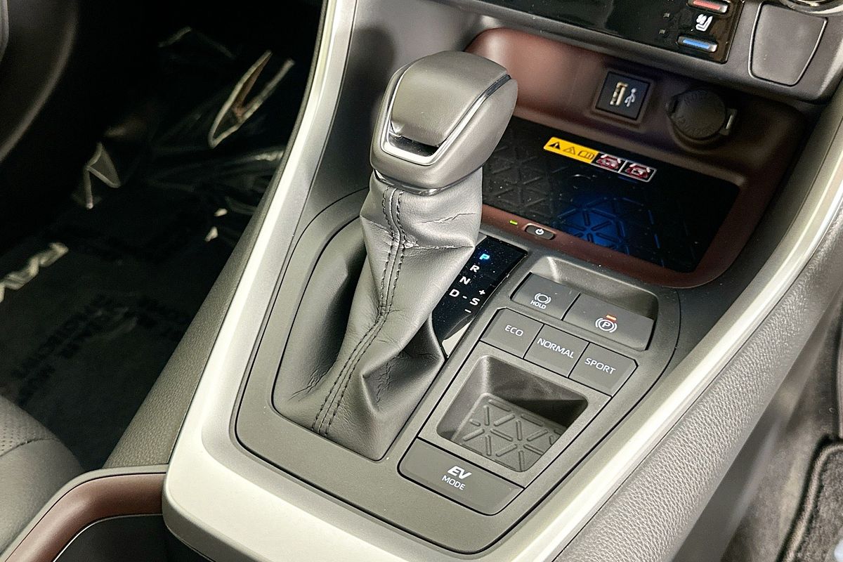 2025 Toyota RAV4 CRUISER (2WD) HYBRID AXAH52R