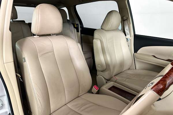 2013 Toyota TARAGO ULTIMA V6 GSR50R MY13