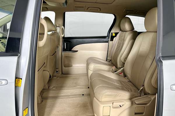 2013 Toyota TARAGO ULTIMA V6 GSR50R MY13