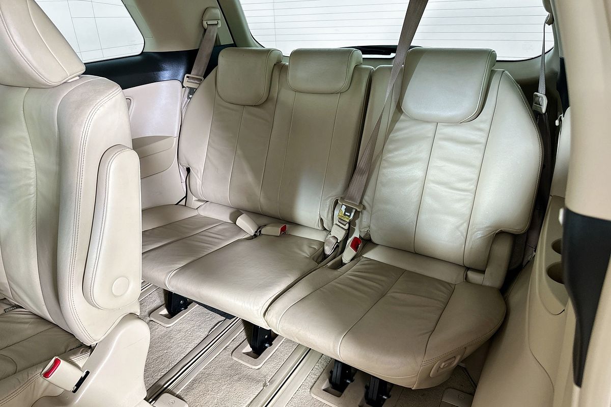 2013 Toyota TARAGO ULTIMA V6 GSR50R MY13