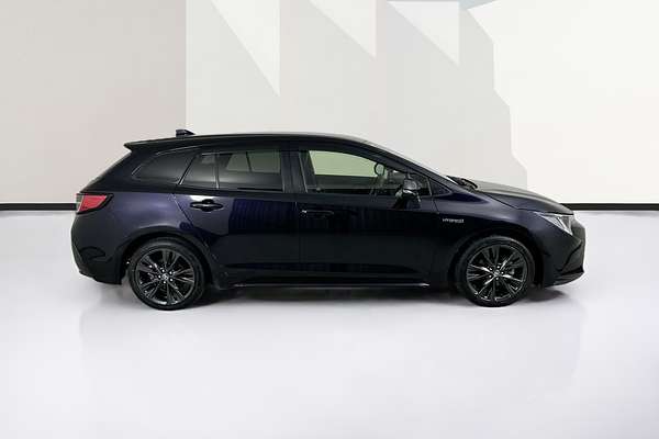 2020 Toyota Corolla Touring WxB Hybrid  ZWE211W