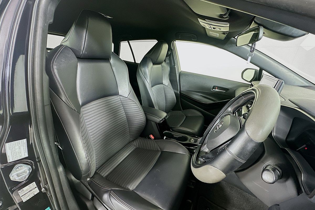 2020 Toyota Corolla Touring WxB Hybrid  ZWE211W