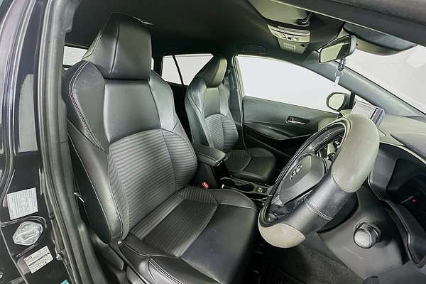 2020 Toyota Corolla Touring WxB Hybrid  ZWE211W