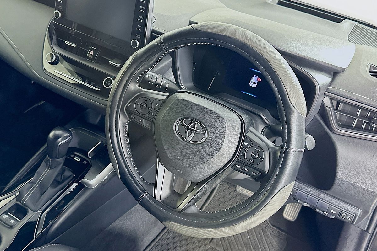 2020 Toyota Corolla Touring WxB Hybrid  ZWE211W