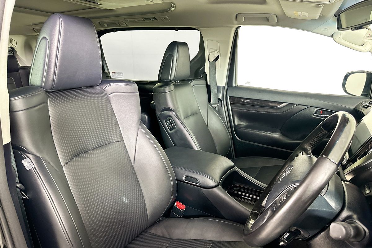 2018 Toyota Unknown Lounge AYH30W HYBRID