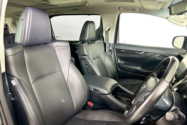 2018 Toyota Unknown Lounge AYH30W HYBRID