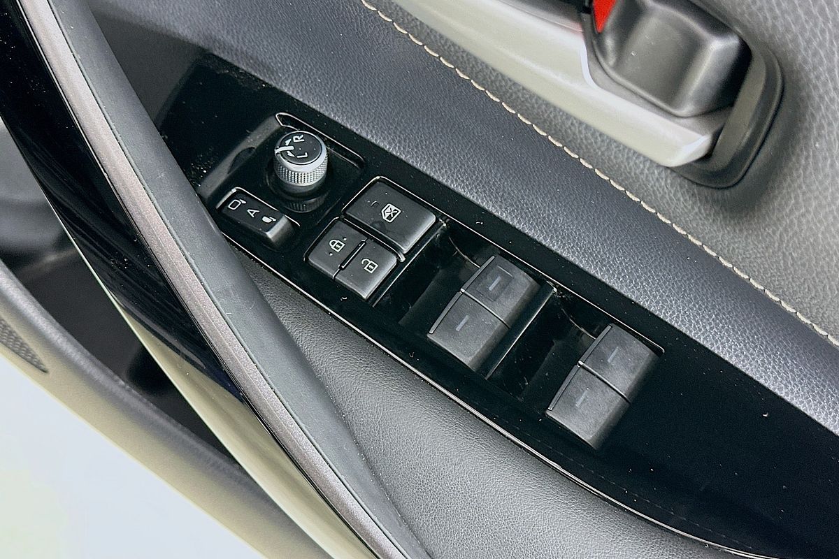 2020 Toyota Corolla Touring WxB Hybrid  ZWE211W