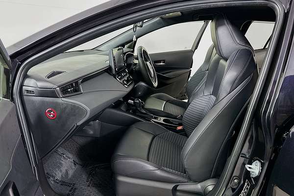 2020 Toyota Corolla Touring WxB Hybrid  ZWE211W