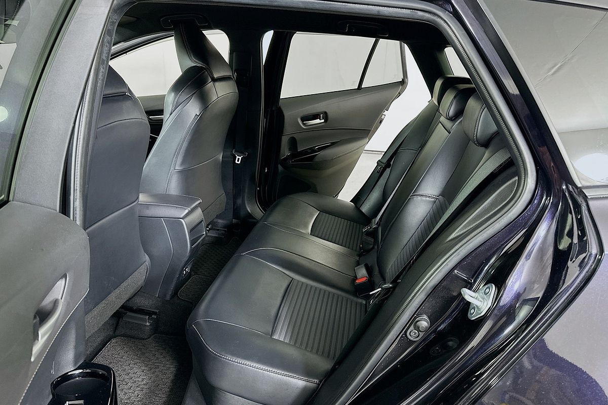 2020 Toyota Corolla Touring WxB Hybrid  ZWE211W