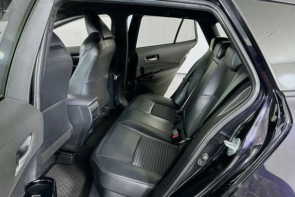 2020 Toyota Corolla Touring WxB Hybrid  ZWE211W
