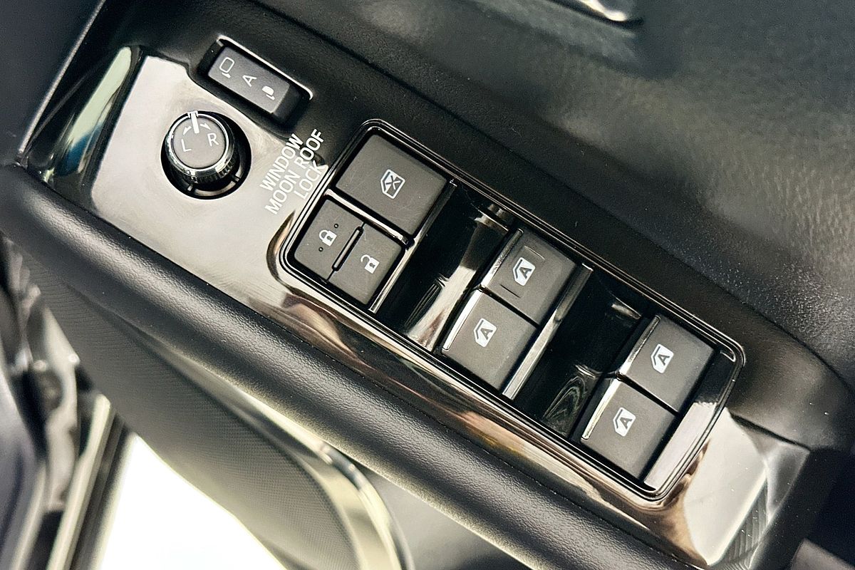 2018 Toyota Unknown Lounge AYH30W HYBRID