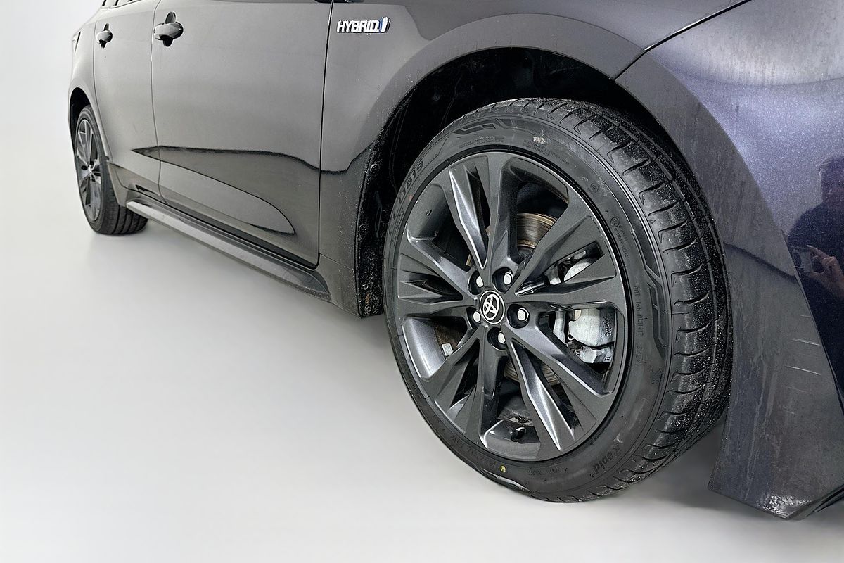 2020 Toyota Corolla Touring WxB Hybrid  ZWE211W