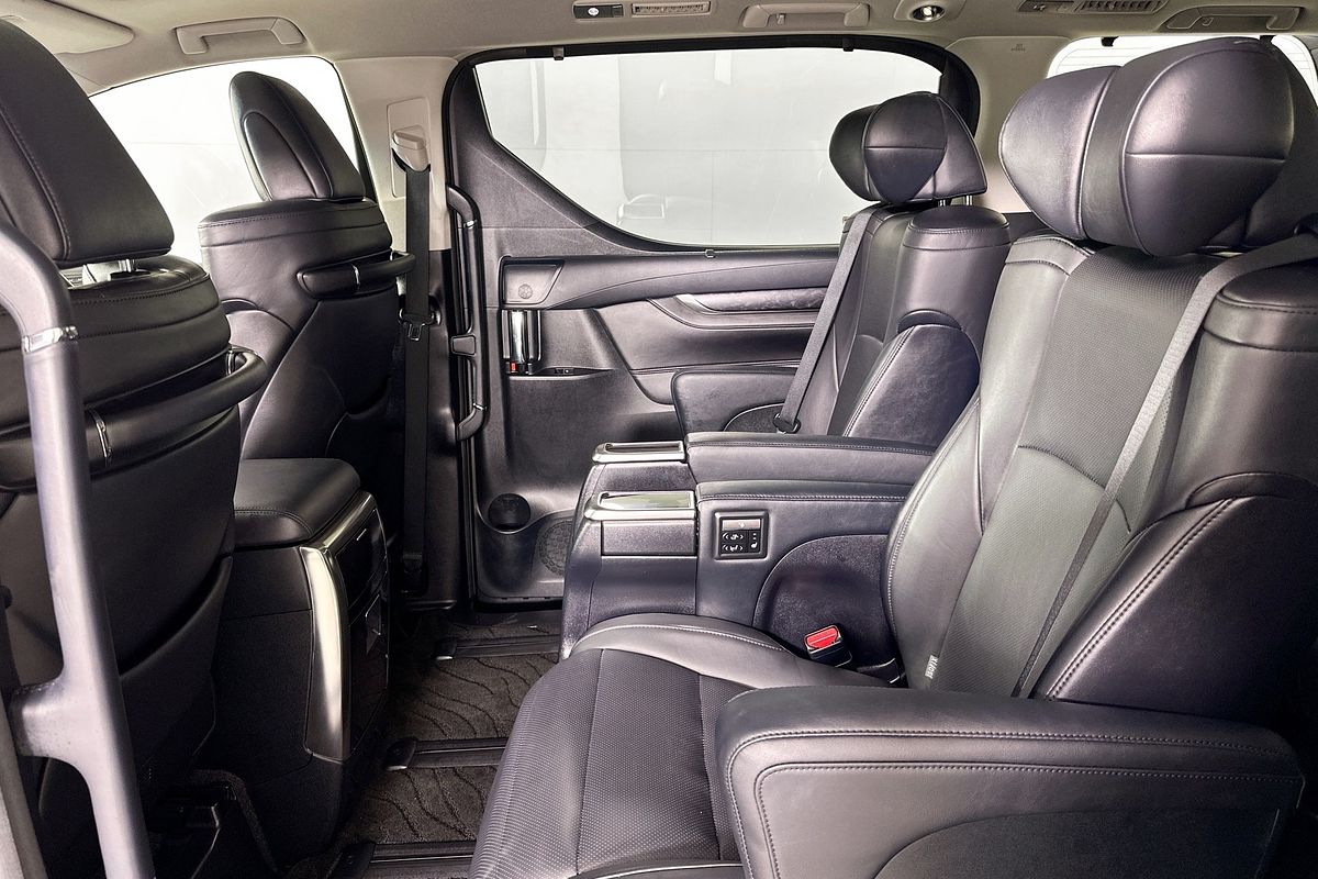 2018 Toyota Unknown Lounge AYH30W HYBRID