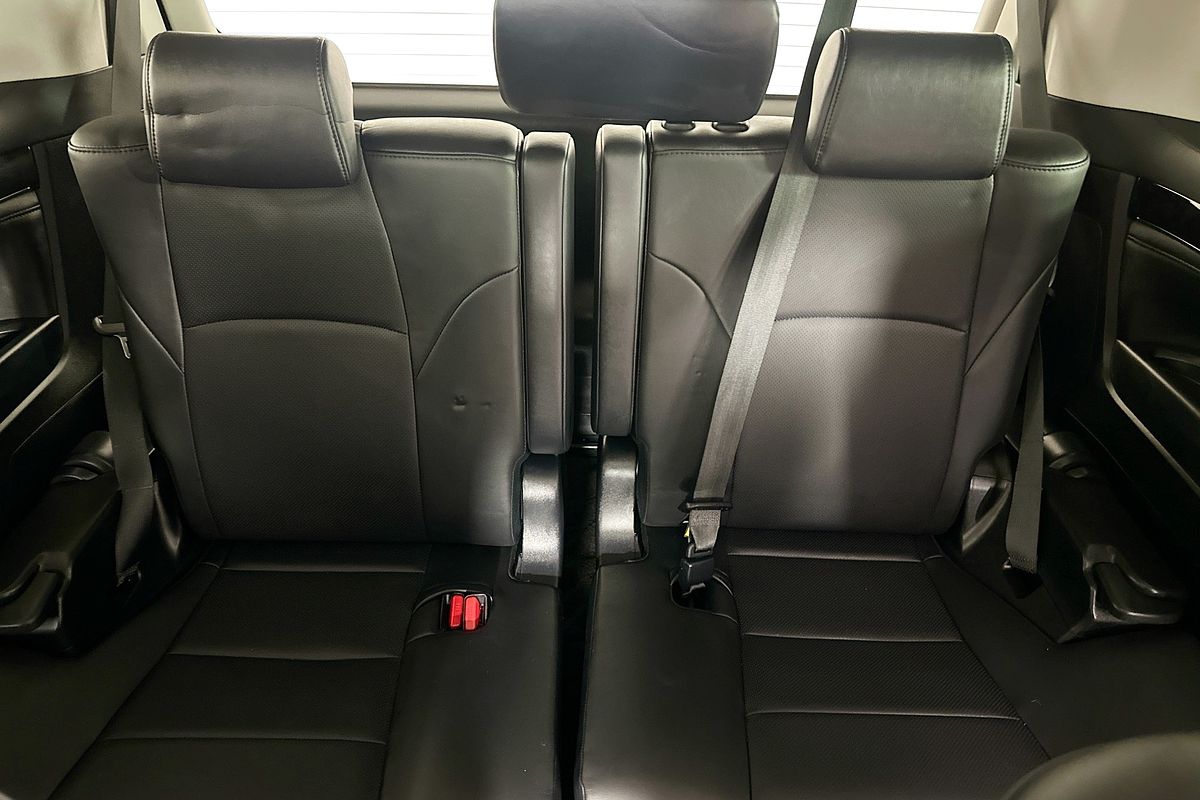 2018 Toyota Unknown Lounge AYH30W HYBRID