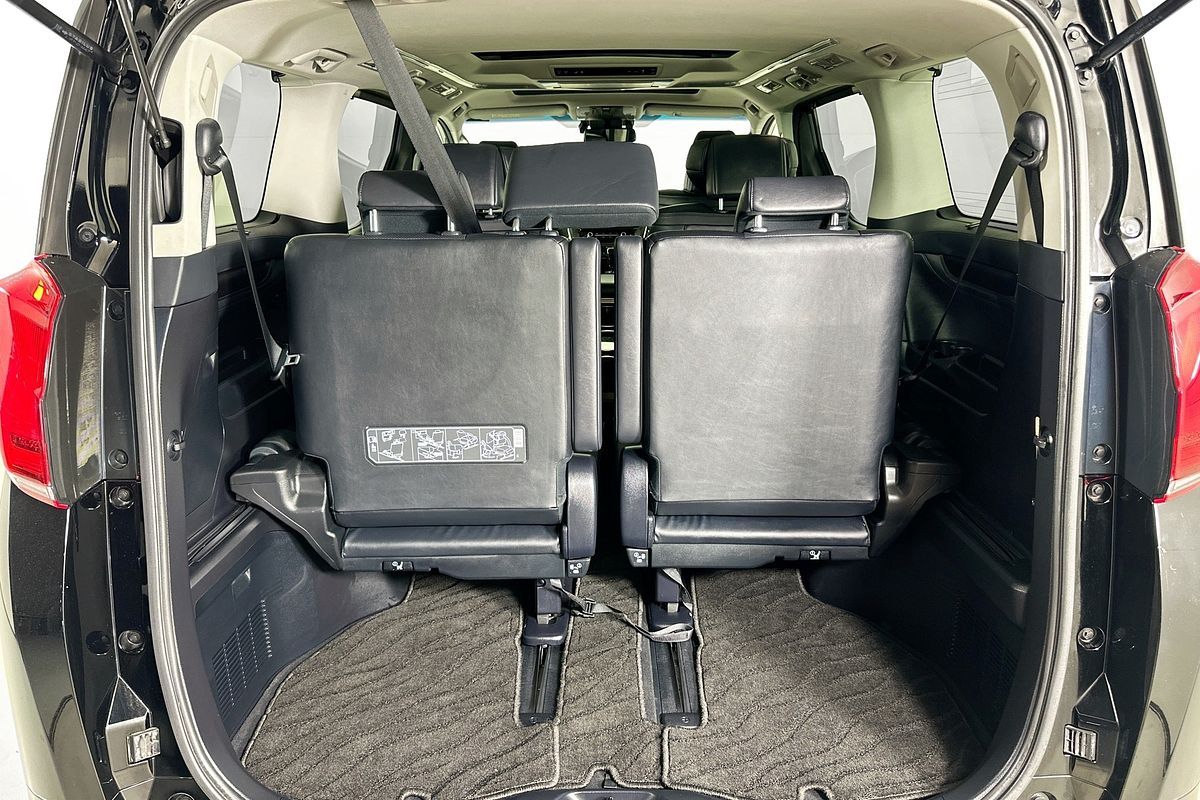 2018 Toyota Unknown Lounge AYH30W HYBRID