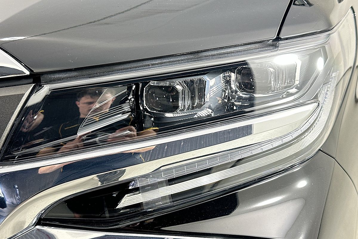 2018 Toyota Unknown Lounge AYH30W HYBRID