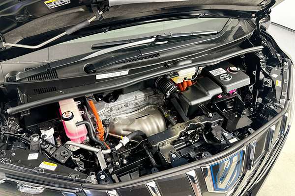 2018 Toyota Unknown Lounge AYH30W HYBRID