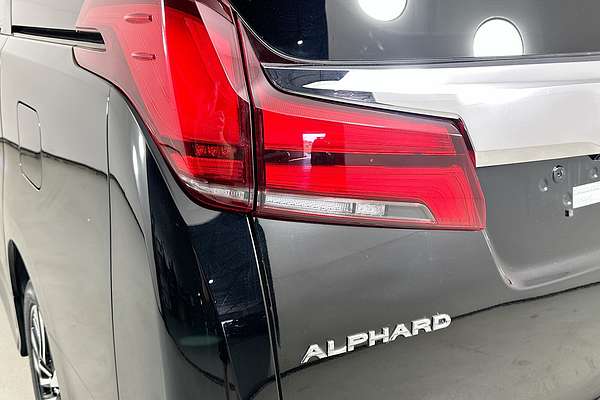 2018 Toyota Unknown Lounge AYH30W HYBRID