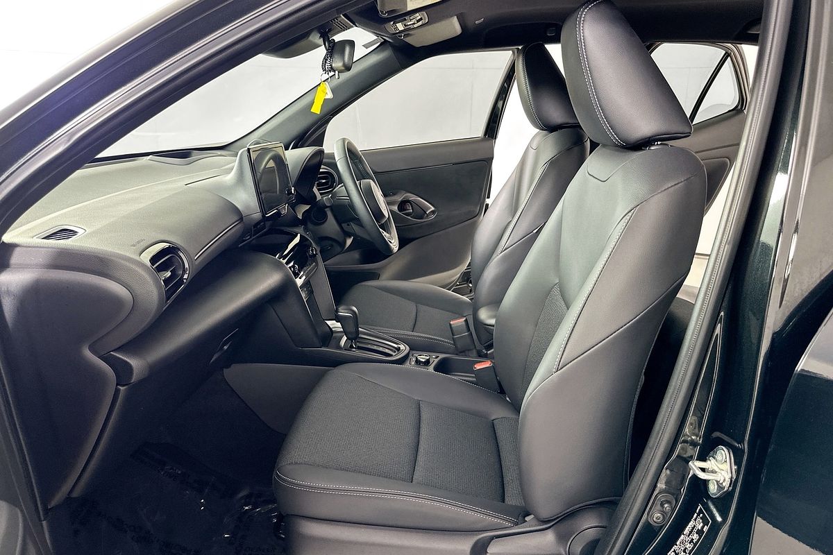 2024 Toyota YARIS CROSS URBAN HYBRID (AWD) MXPJ15R