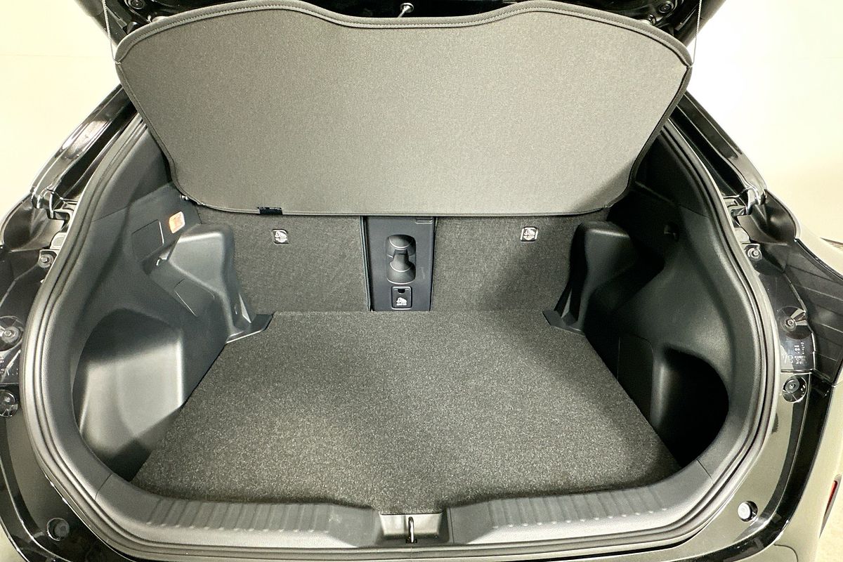 2024 Toyota YARIS CROSS URBAN HYBRID (AWD) MXPJ15R