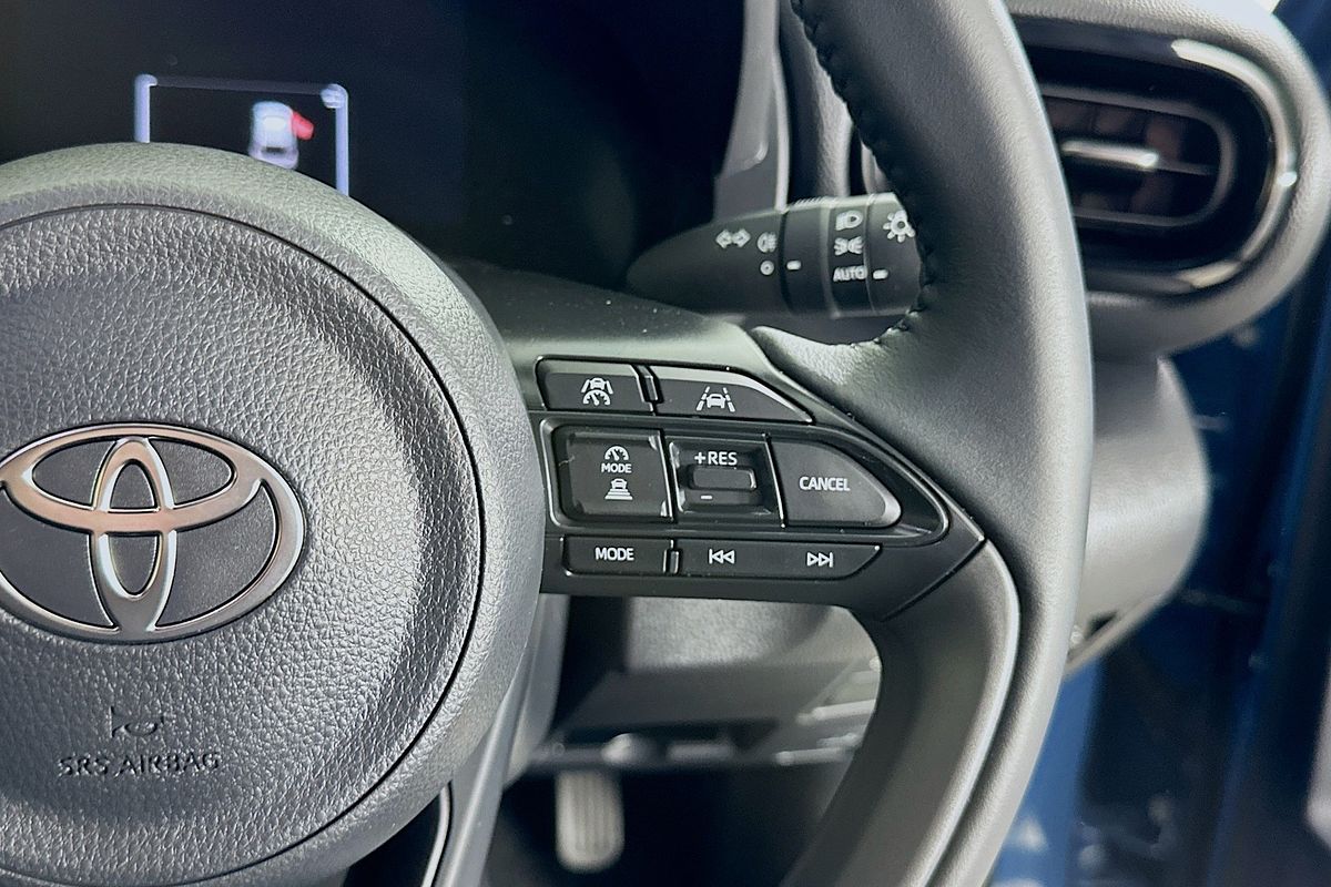 2024 Toyota YARIS CROSS URBAN HYBRID (AWD) MXPJ15R