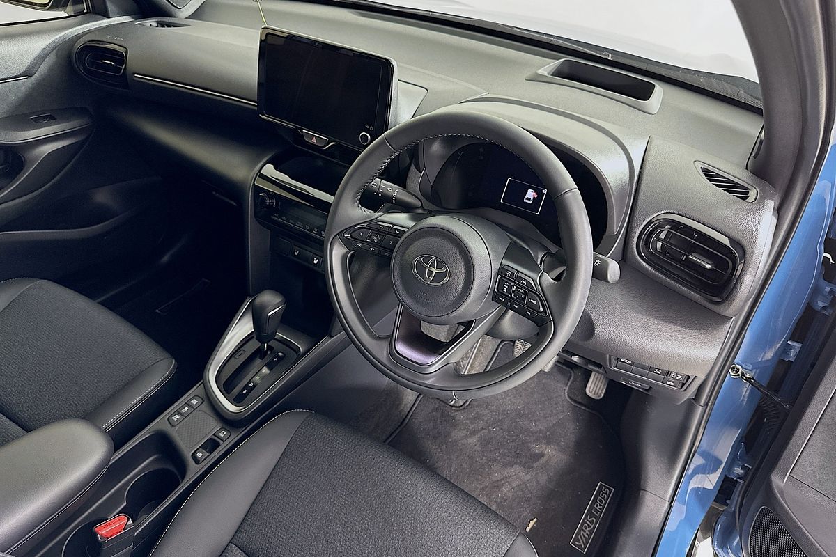 2024 Toyota YARIS CROSS URBAN HYBRID (AWD) MXPJ15R