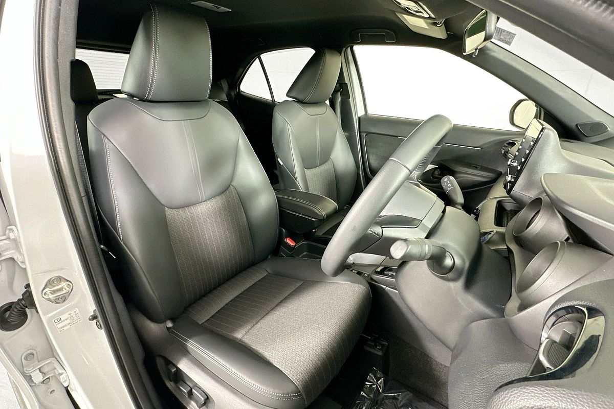 2023 Toyota YARIS CROSS URBAN HYBRID MXPJ10R