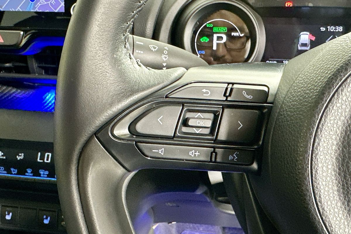 2023 Toyota YARIS CROSS URBAN HYBRID MXPJ10R