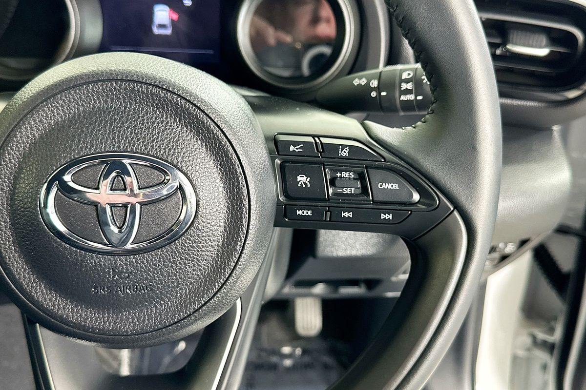 2023 Toyota YARIS CROSS URBAN HYBRID MXPJ10R