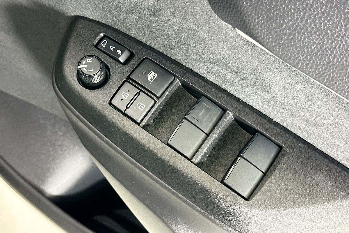 2023 Toyota YARIS CROSS URBAN HYBRID MXPJ10R