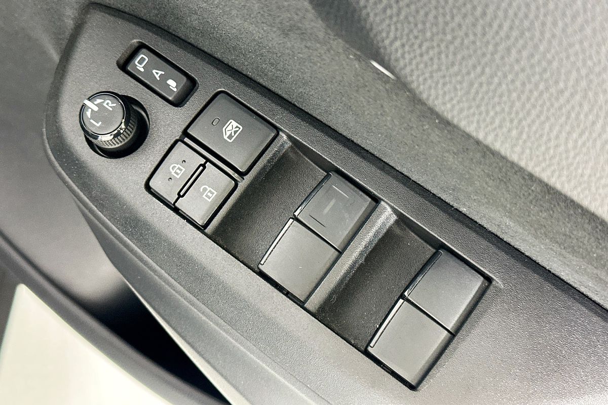 2023 Toyota YARIS CROSS URBAN HYBRID MXPJ10R