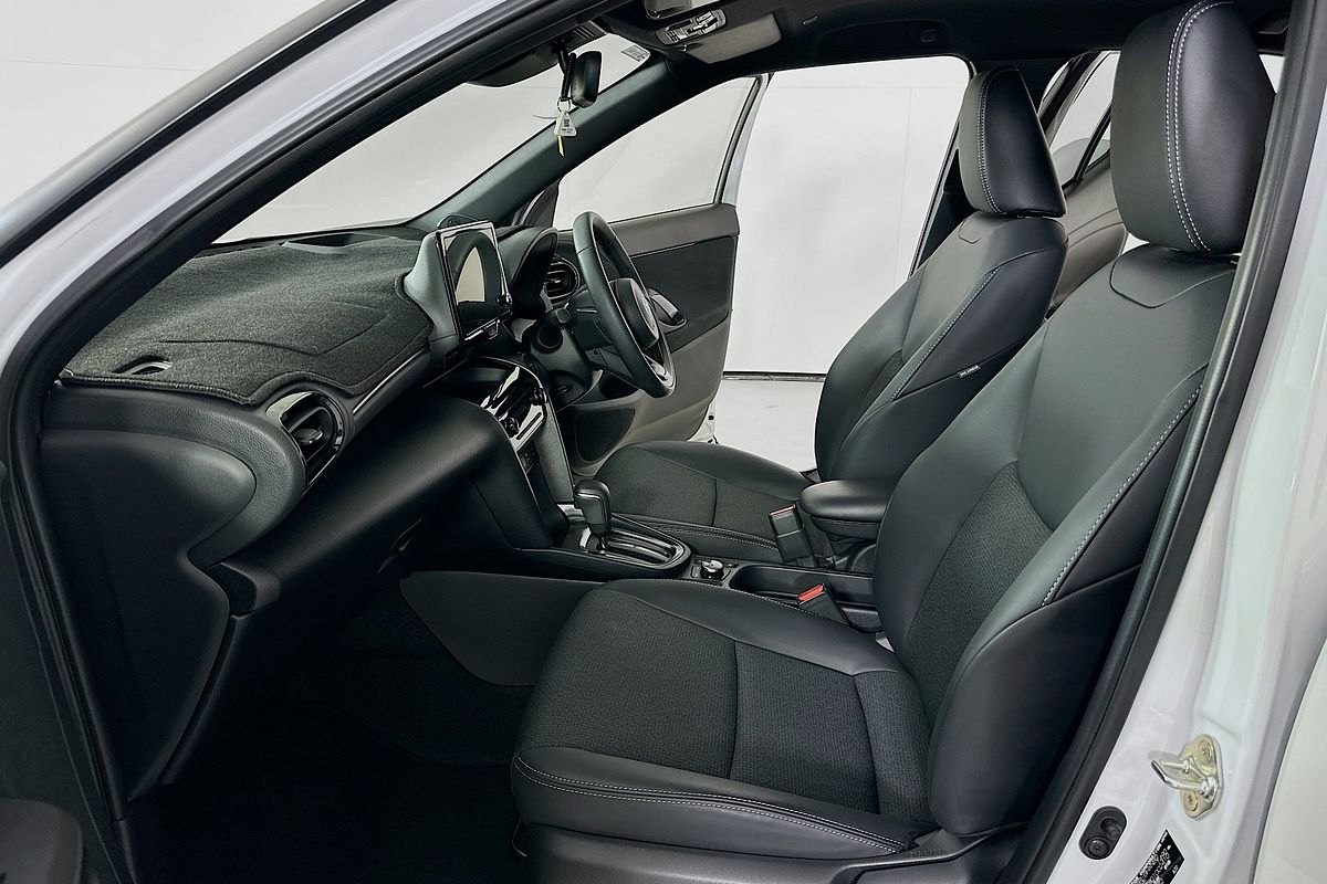 2024 Toyota YARIS CROSS URBAN HYBRID (AWD) MXPJ15R