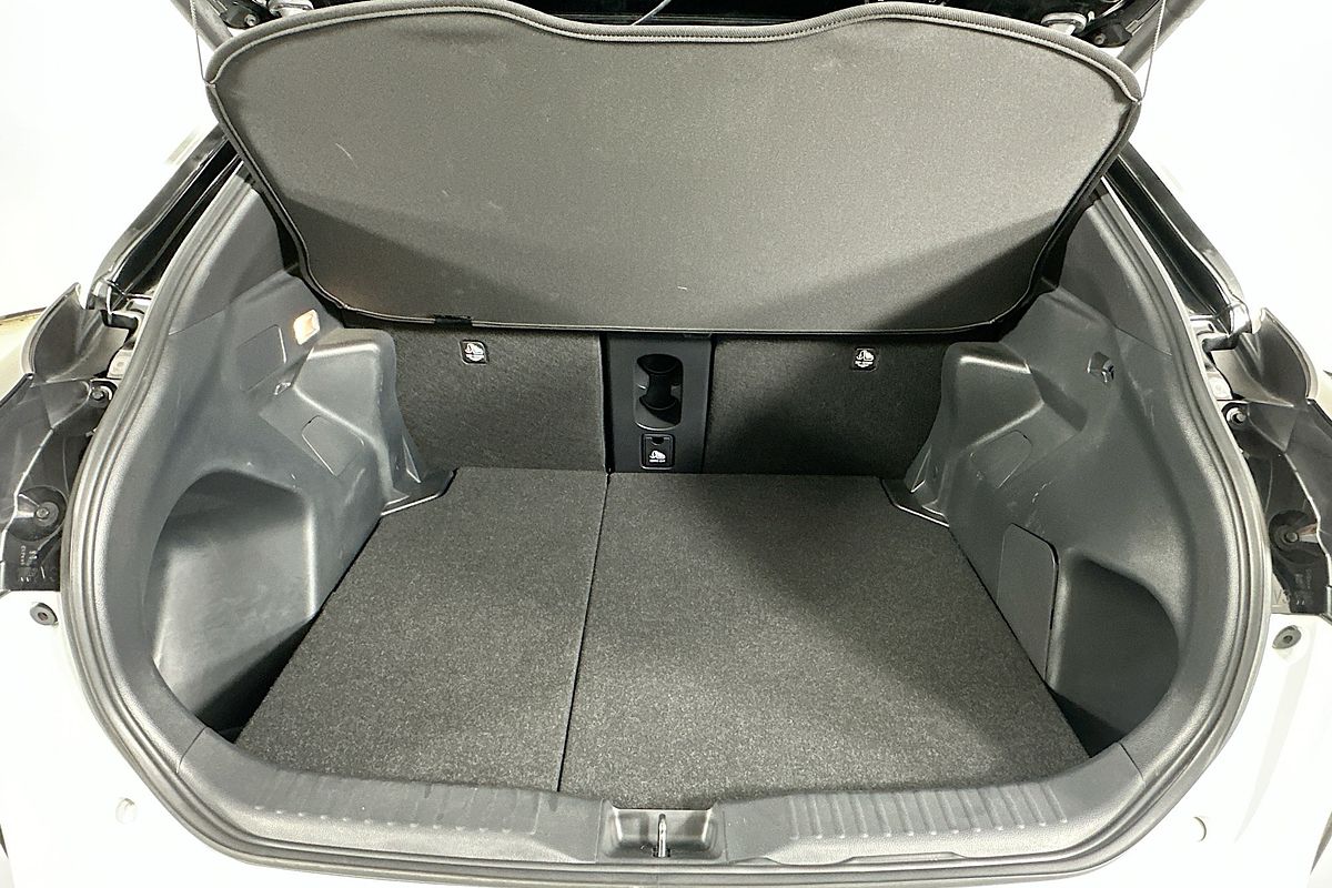 2023 Toyota YARIS CROSS URBAN HYBRID MXPJ10R