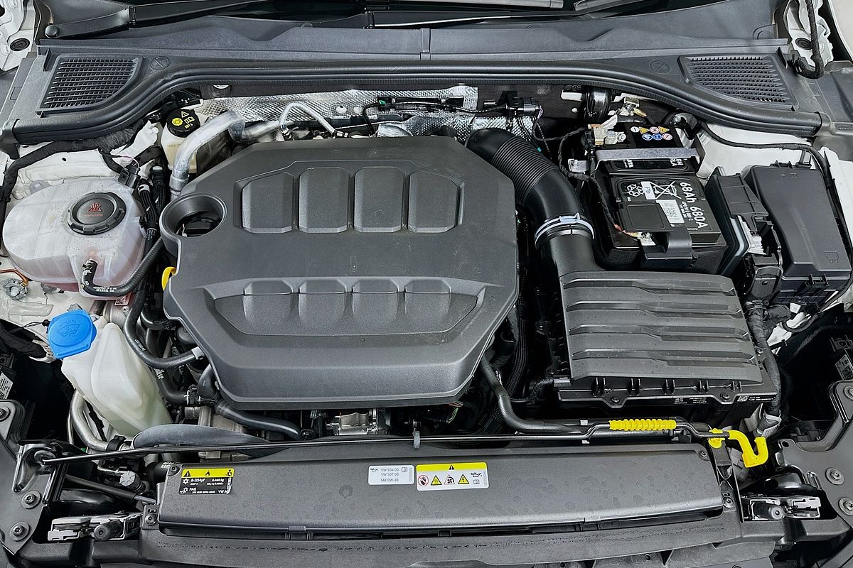 2024 Volkswagen GOLF R 8