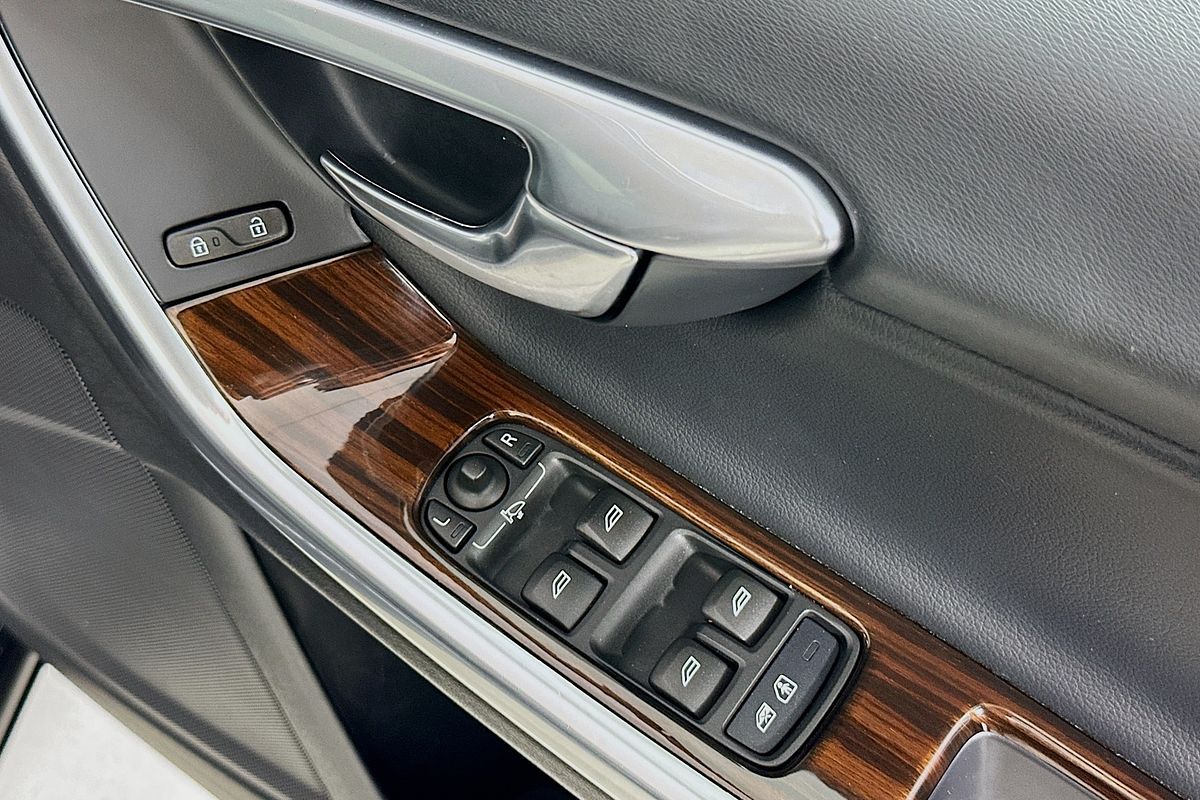 2014 Volvo V60 T5 LUXURY F MY14