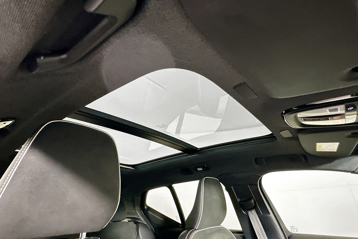 2022 Volvo XC40 ULTIMATE B5 DARK MHEV 536 MY23