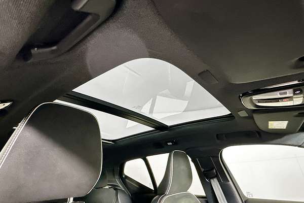 2022 Volvo XC40 ULTIMATE B5 DARK MHEV 536 MY23