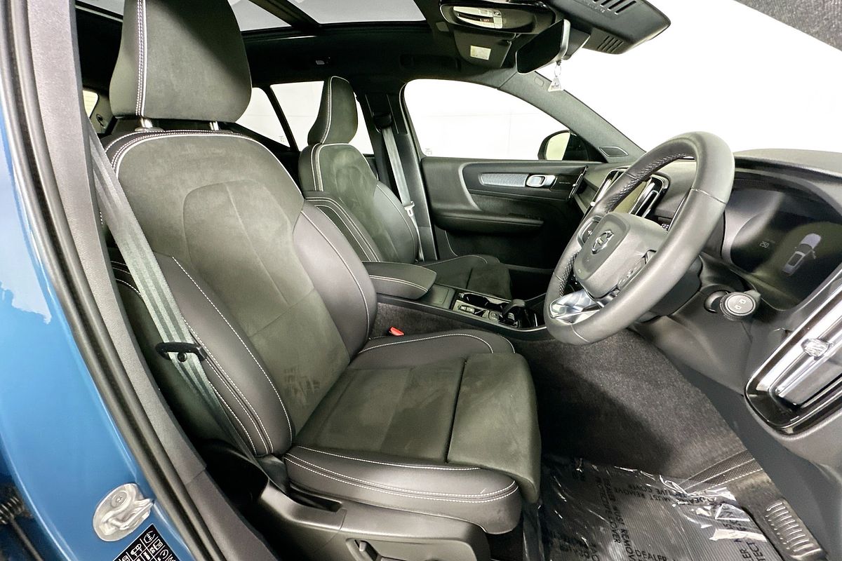 2022 Volvo XC40 ULTIMATE B5 DARK MHEV 536 MY23