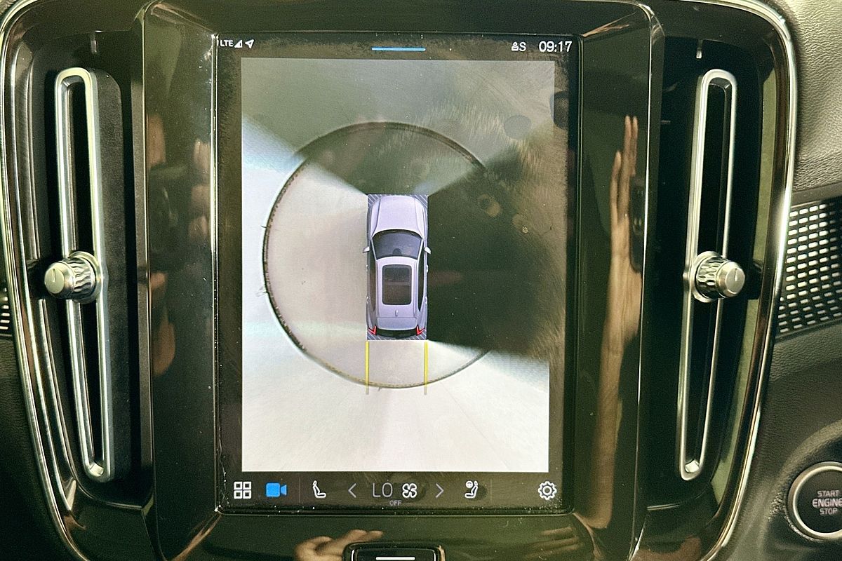 2022 Volvo XC40 ULTIMATE B5 DARK MHEV 536 MY23