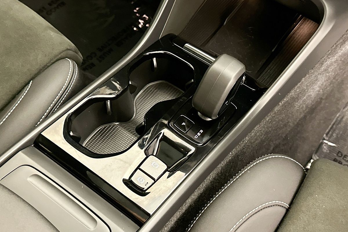 2022 Volvo XC40 ULTIMATE B5 DARK MHEV 536 MY23