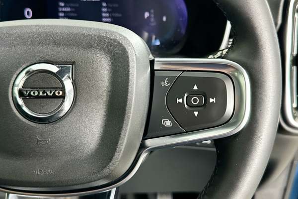 2022 Volvo XC40 ULTIMATE B5 DARK MHEV 536 MY23