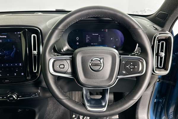 2022 Volvo XC40 ULTIMATE B5 DARK MHEV 536 MY23