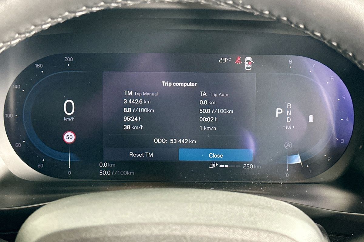 2022 Volvo XC40 ULTIMATE B5 DARK MHEV 536 MY23