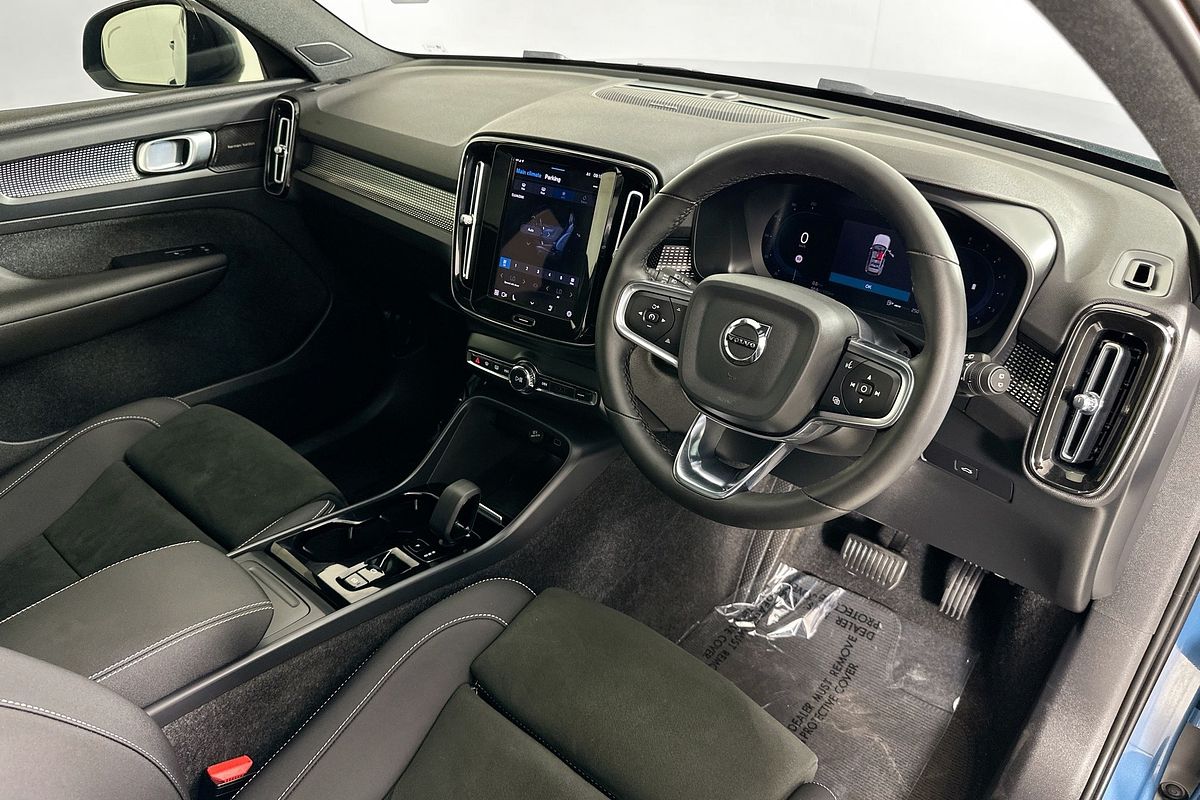 2022 Volvo XC40 ULTIMATE B5 DARK MHEV 536 MY23