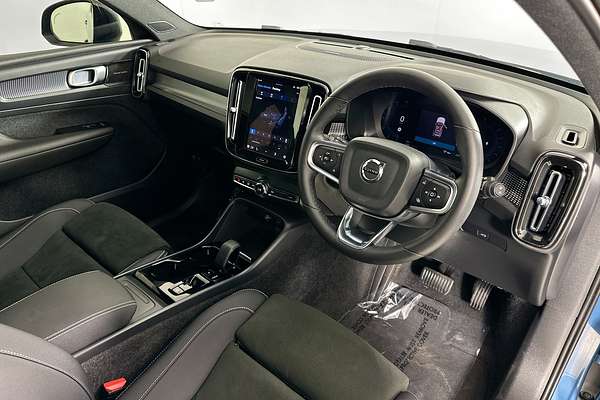 2022 Volvo XC40 ULTIMATE B5 DARK MHEV 536 MY23