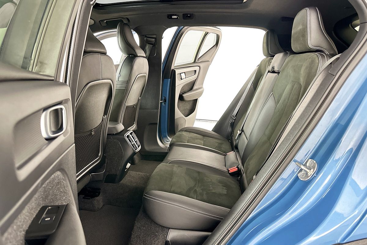 2022 Volvo XC40 ULTIMATE B5 DARK MHEV 536 MY23