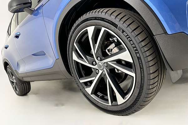 2021 Volvo XC40 T5 R-DESIGN (AWD) 536 MY21