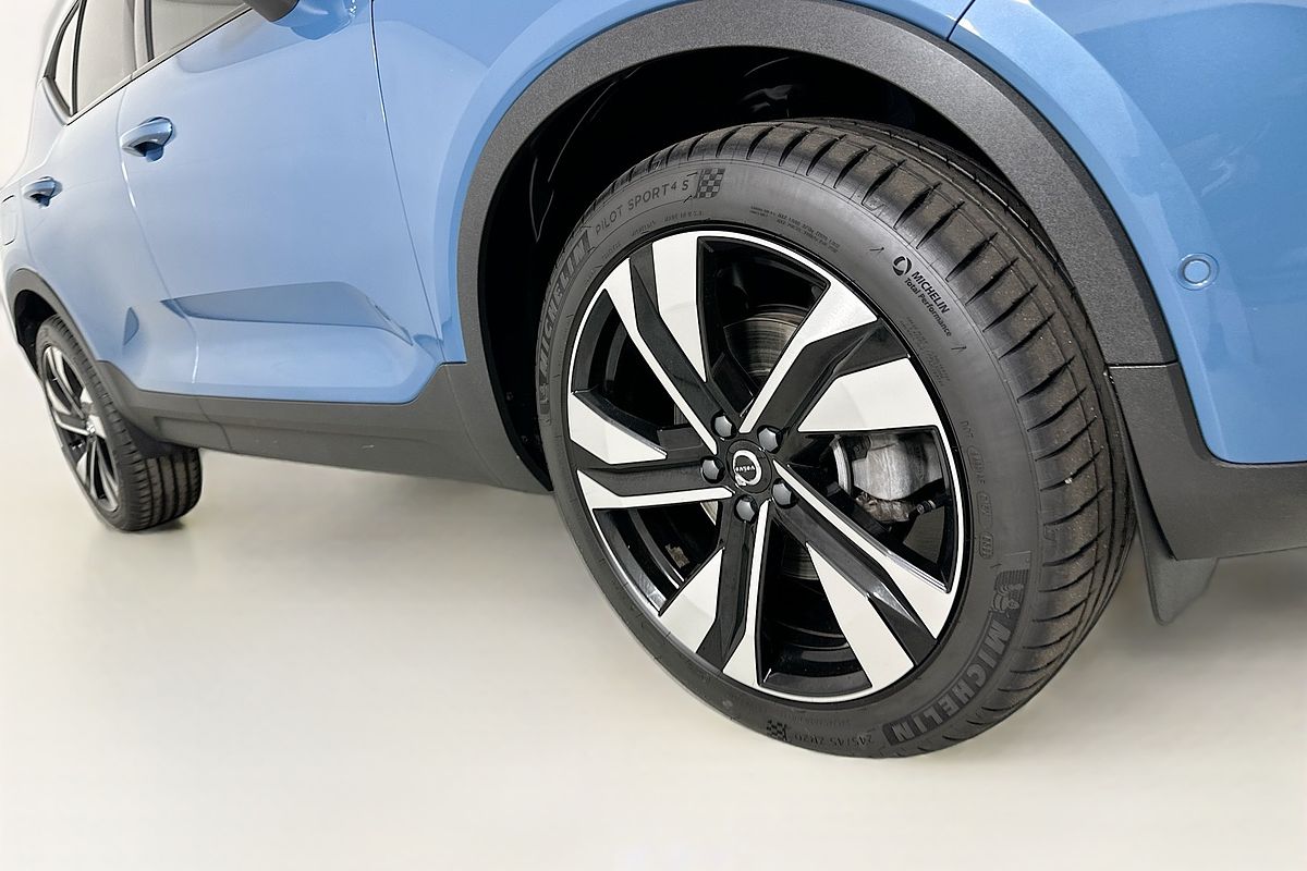 2022 Volvo XC40 ULTIMATE B5 DARK MHEV 536 MY23