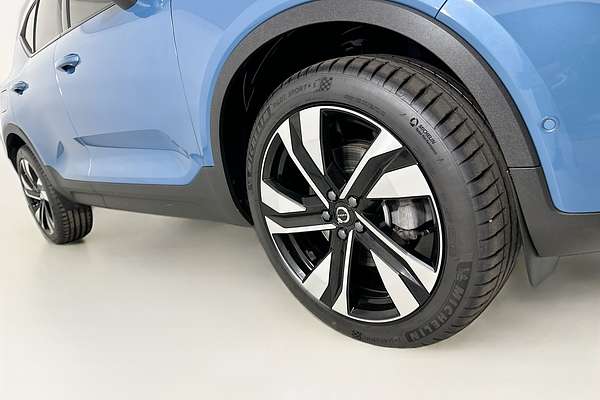 2022 Volvo XC40 ULTIMATE B5 DARK MHEV 536 MY23