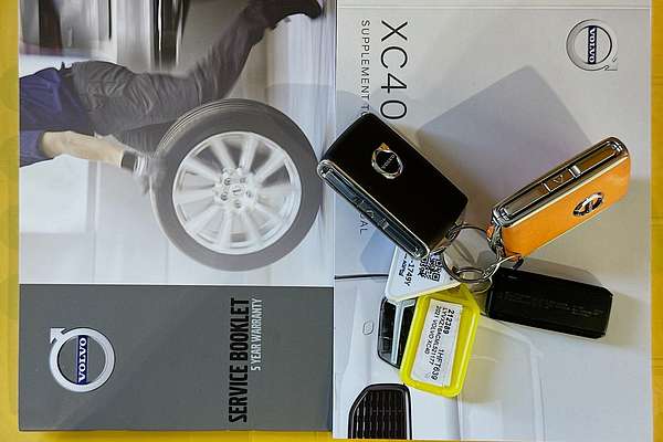 2021 Volvo XC40 T5 R-DESIGN (AWD) 536 MY21